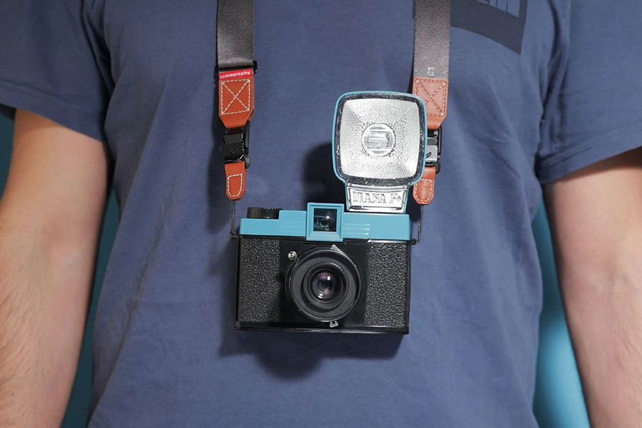 1. LomoExplorer Adjustable Quick Release Camera Strap